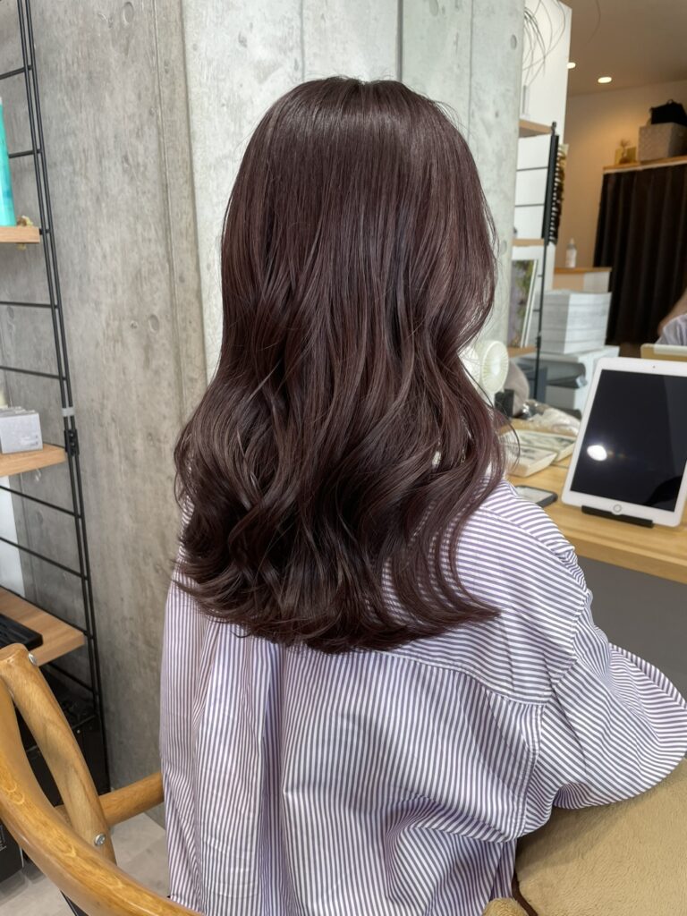 秋冬はボルドー系のヘアカラーも人気です！